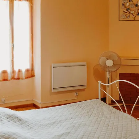 Cozy In Saint-germain Semesterbostad